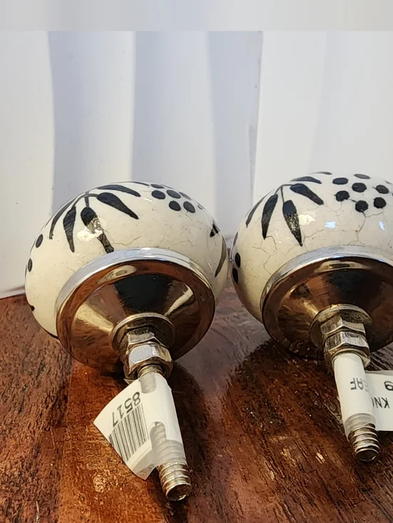 Designer Knobs/ Drawer Pulls - Picture 3 of 5